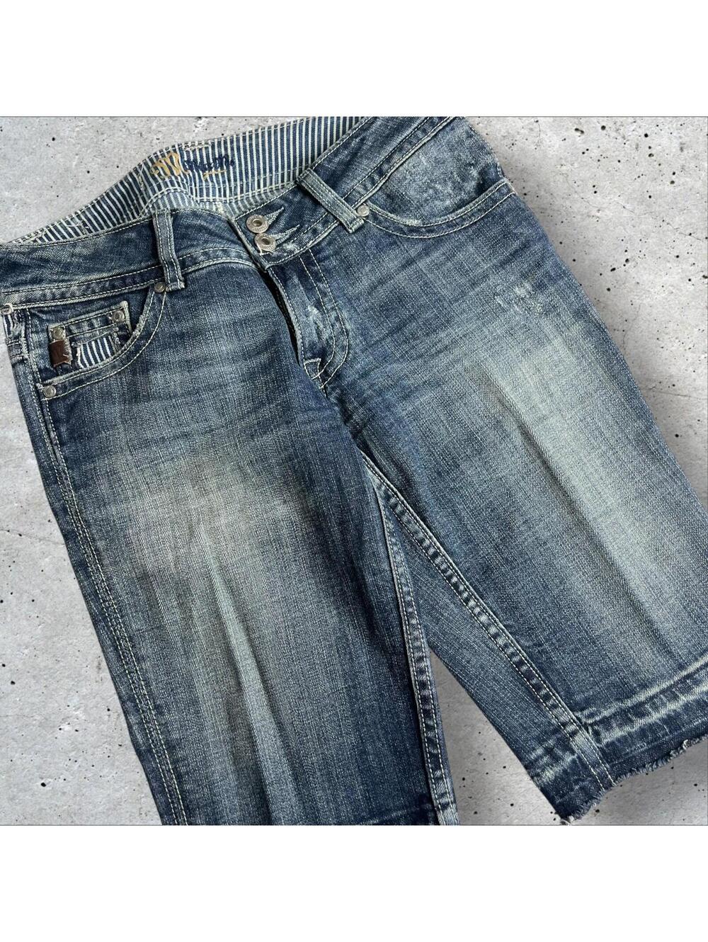 Miss Me Low-Rise Bermuda Distressed Blue Capri Shorts Size 27